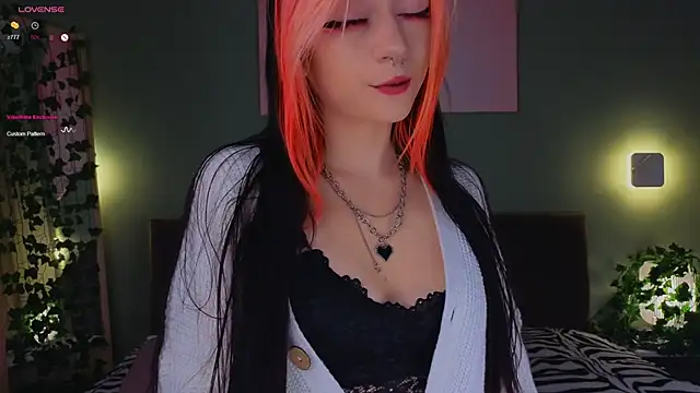 Snapshot of TristaRoht chatting on 01.23.25 TristaRoht online show from 01.23.25