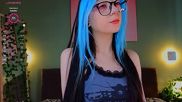 Snapshot of TristaRoht chatting on 03.09.25 TristaRoht online show from 03.09.25