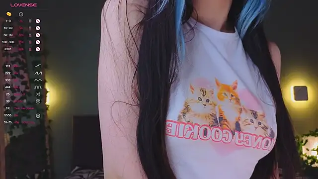 Snapshot of TristaRoht chatting on 03.10.25 TristaRoht online show from 03.10.25