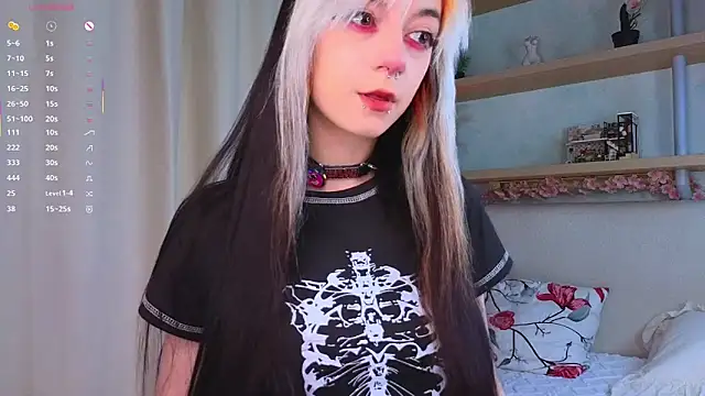 Snapshot of TristaRoht chatting on 09.29.25 TristaRoht online show from 09.29.25