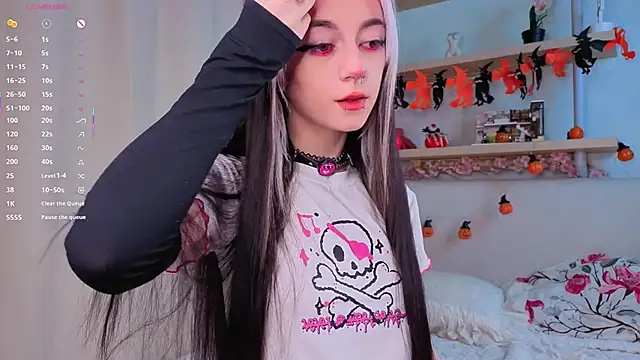 Snapshot of TristaRoht chatting on 11.05.25 TristaRoht online show from 11.05.25