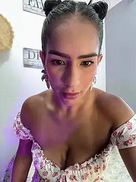 Snapshot of Mau_White chatting on 01.21.25 Mau White online show from 01.21.25