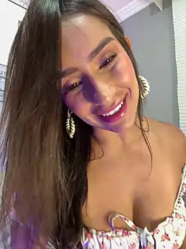 Snapshot of Mau_White chatting on 02.24.25 Mau White online show from 02.24.25