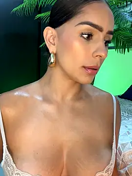 Mau White online show from 11.18.25