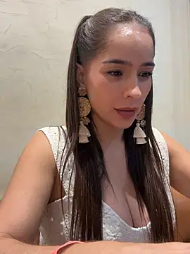 Snapshot of Mau_White chatting on 05.23.26 Mau White online show from 05.23.26