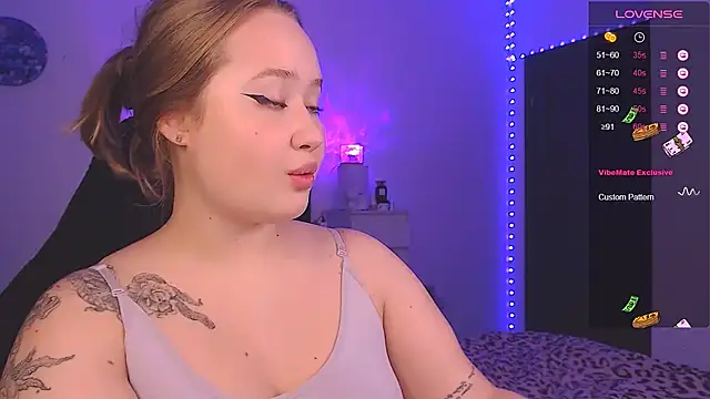 Snapshot of Peachy_Lee chatting on 10.18.25 Peachy Lee online show from 10.18.25