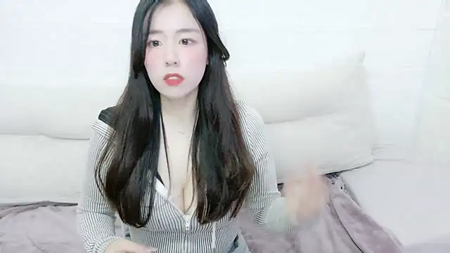 Snapshot of Arisa__ chatting on 01.18.25 Arisa online show from 01.18.25