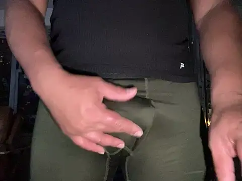 Snapshot of ThickDick_Daddy chatting on 05.18.26 ThickDick Daddy online show from 05.18.26
