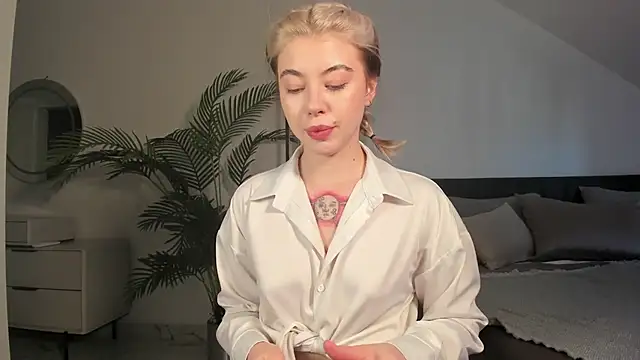 Snapshot of SimonaGerry chatting on 03.23.25 SimonaGerry online show from 03.23.25