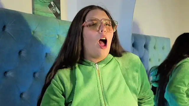 Paola Lyon  online show from 10.04.25