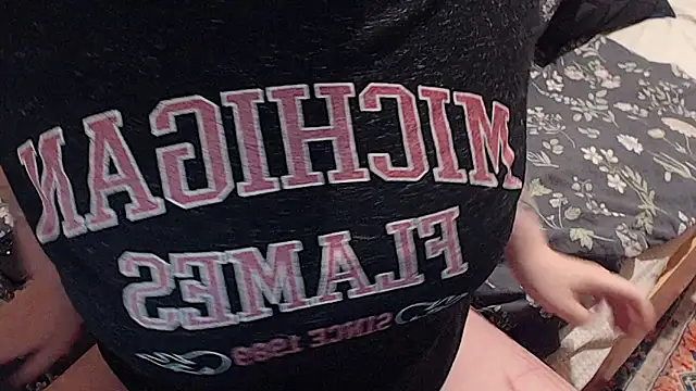 Snapshot of Chmiri_cb chatting on 10.26.25 Chmiri cb online show from 10.26.25