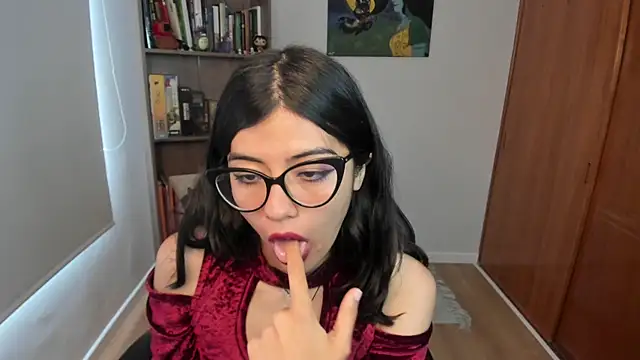 valerie  skyy online show from 12.15.25