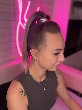 Snapshot of MiaMinx chatting on 12.04.24 MiaMinx online show from 12.04.24