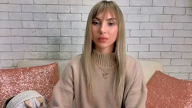 Snapshot of MiaMinx chatting on 02.03.25 MiaMinx online show from 02.03.25