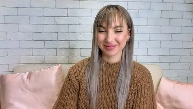 Snapshot of MiaMinx chatting on 02.11.25 MiaMinx online show from 02.11.25