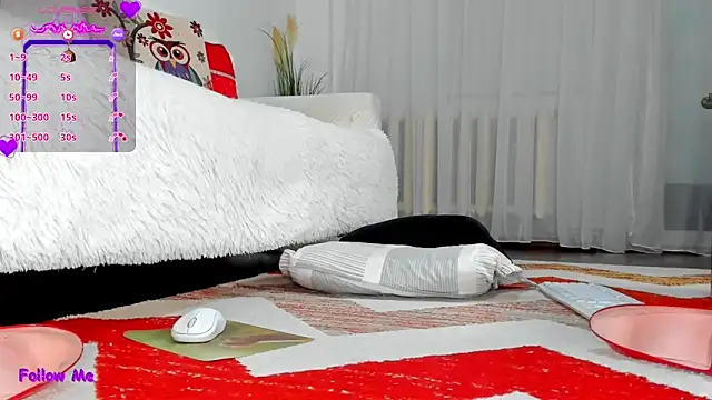 Snapshot of Lora_kinky chatting on 02.13.25 Lora kinky online show from 02.13.25