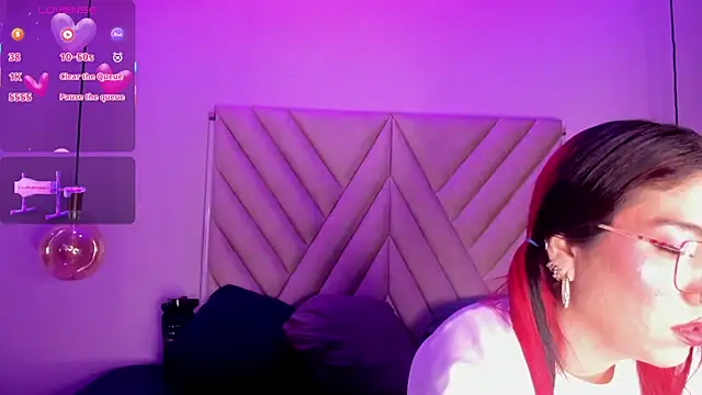 EmmaSwift  online show from 11.24.25