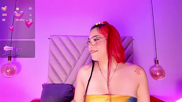 Snapshot of EmmaSwift_ chatting on 02.11.26 EmmaSwift online show from 02.11.26