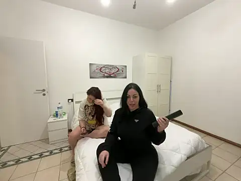 Chloe Ricci online show from 01.11.25