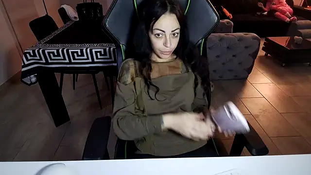 Chloe Ricci online show from 11.08.25