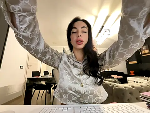 Chloe Ricci online show from 11.24.25