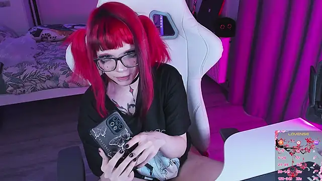 Yumi Youkai online show from 11.01.25