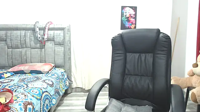 LAURA CRAIZY online show from 11.12.25