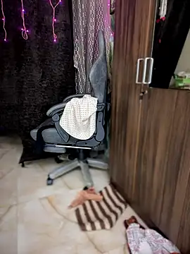 Snapshot of PARI_Hun chatting on 12.02.24 PARI Hun online show from 12.02.24