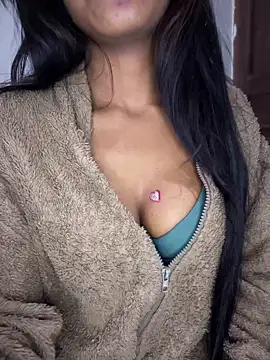 Snapshot of PARI_Hun chatting on 12.14.24 PARI Hun online show from 12.14.24