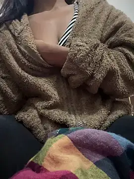 Snapshot of PARI_Hun chatting on 12.29.24 PARI Hun online show from 12.29.24