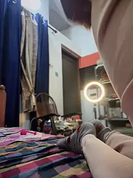 Snapshot of PARI_Hun chatting on 01.04.25 PARI Hun online show from 01.04.25