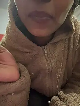 Snapshot of PARI_Hun chatting on 01.04.25 PARI Hun online show from 01.04.25