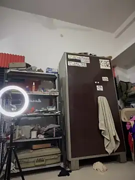 Snapshot of PARI_Hun chatting on 01.05.25 PARI Hun online show from 01.05.25