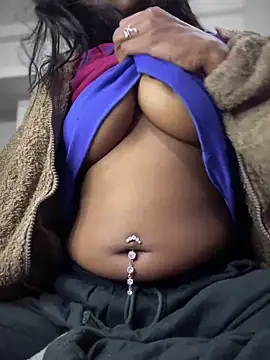 Snapshot of PARI_Hun chatting on 01.07.25 PARI Hun online show from 01.07.25