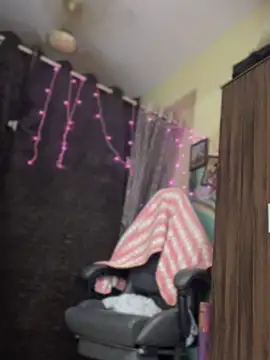 Snapshot of PARI_Hun chatting on 01.28.25 PARI Hun online show from 01.28.25