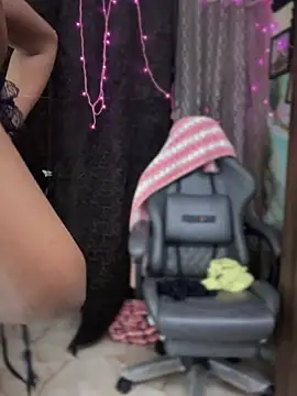 Snapshot of PARI_Hun chatting on 02.02.25 PARI Hun online show from 02.02.25