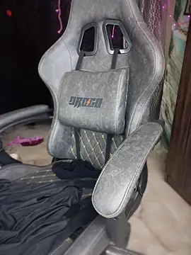 Snapshot of PARI_Hun chatting on 02.05.25 PARI Hun online show from 02.05.25