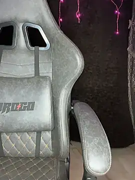 Snapshot of PARI_Hun chatting on 02.10.25 PARI Hun online show from 02.10.25