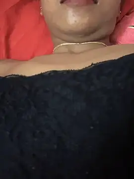 Snapshot of PARI_Hun chatting on 02.13.25 PARI Hun online show from 02.13.25