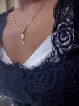 Snapshot of PARI_Hun chatting on 02.16.25 PARI Hun online show from 02.16.25