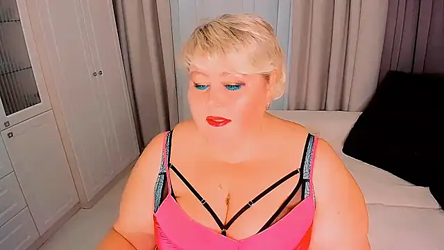 Snapshot of BIGTITSBBW chatting on 09.18.25 BIGTITSBBW online show from 09.18.25