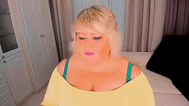 Snapshot of BIGTITSBBW chatting on 09.20.25 BIGTITSBBW online show from 09.20.25