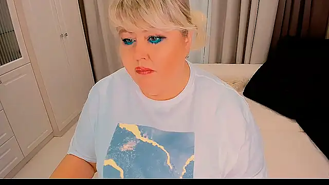 Snapshot of BIGTITSBBW chatting on 09.25.25 BIGTITSBBW online show from 09.25.25