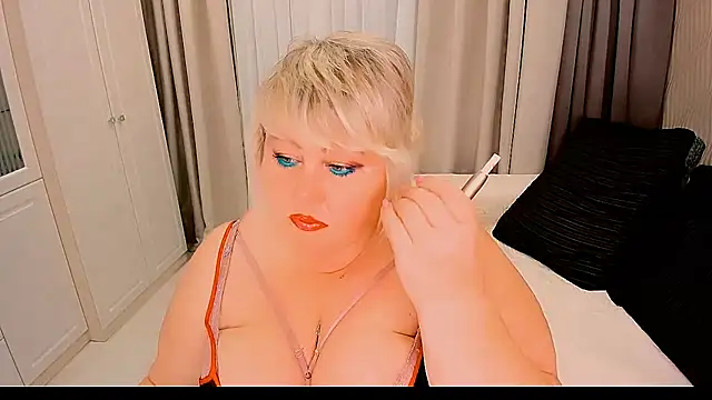 Snapshot of BIGTITSBBW chatting on 09.29.25 BIGTITSBBW online show from 09.29.25
