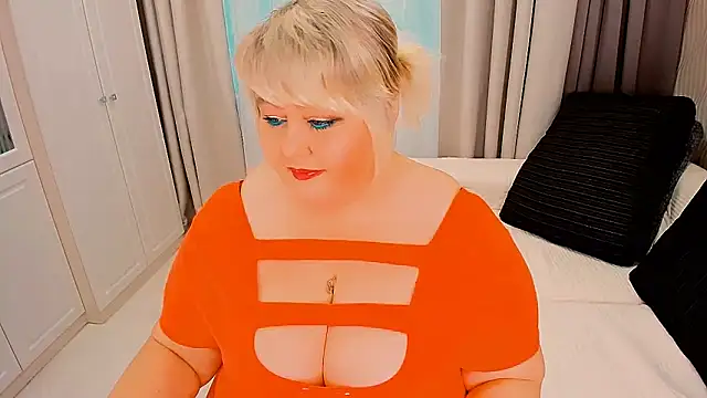 Snapshot of BIGTITSBBW chatting on 10.08.25 BIGTITSBBW online show from 10.08.25