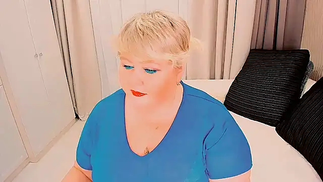 Snapshot of BIGTITSBBW chatting on 10.19.25 BIGTITSBBW online show from 10.19.25