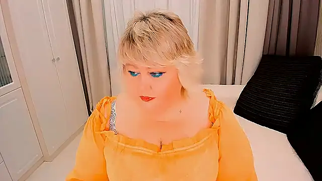 Snapshot of BIGTITSBBW chatting on 10.25.25 BIGTITSBBW online show from 10.25.25