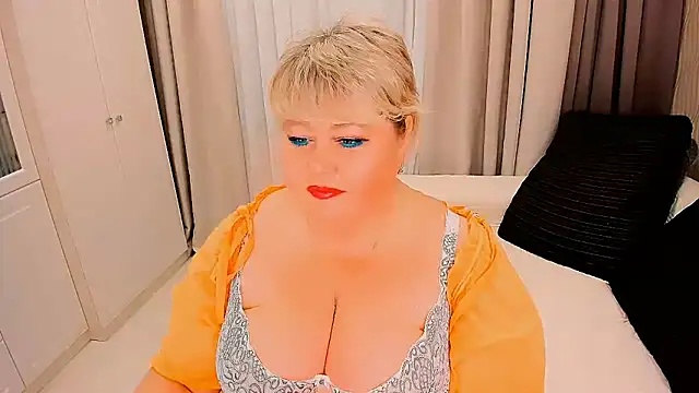 Snapshot of BIGTITSBBW chatting on 10.25.25 BIGTITSBBW online show from 10.25.25
