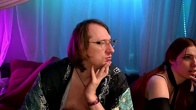 Snapshot of Claudia_and_elon_ chatting on 11.14.25 Claudia and elon online show from 11.14.25