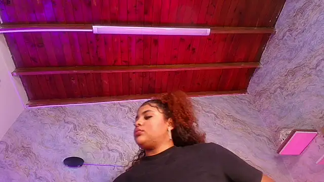 jones maddy  online show from 10.29.25